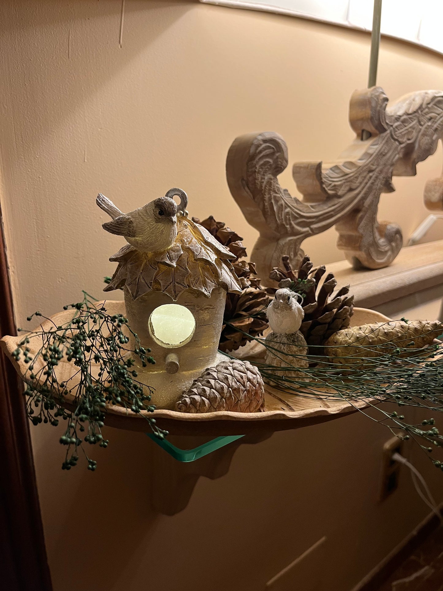 Casa de pájaros con luz (pajarito en el tejado)