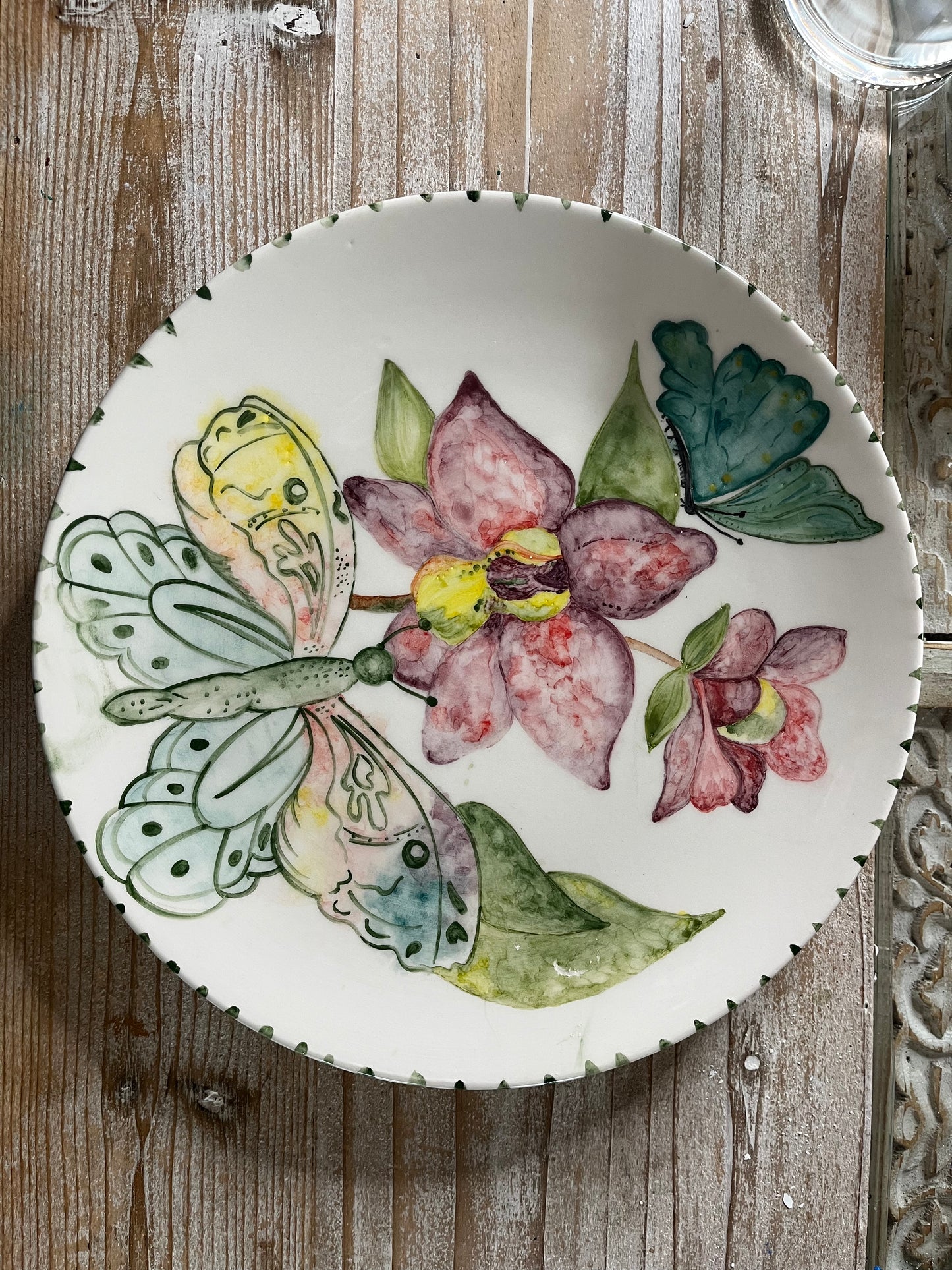 Platos de cerámica pintados a mano